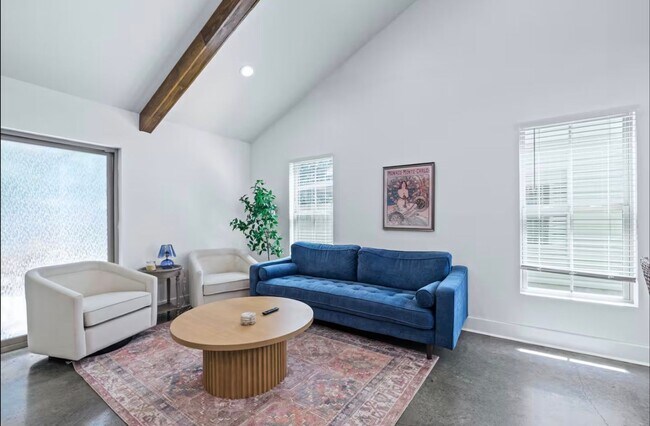 Building Photo - FOR RENT in LAFAYETTE!