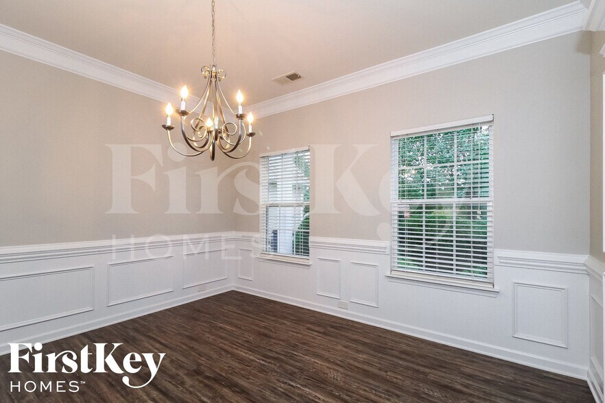 Building Photo - 2592 Viola Ct