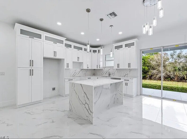 Building Photo - 4716 Douglas Ln