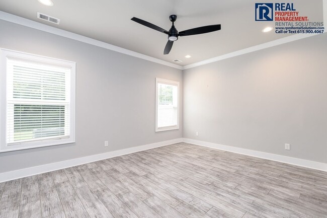 Building Photo - 3527 Pershing Dr