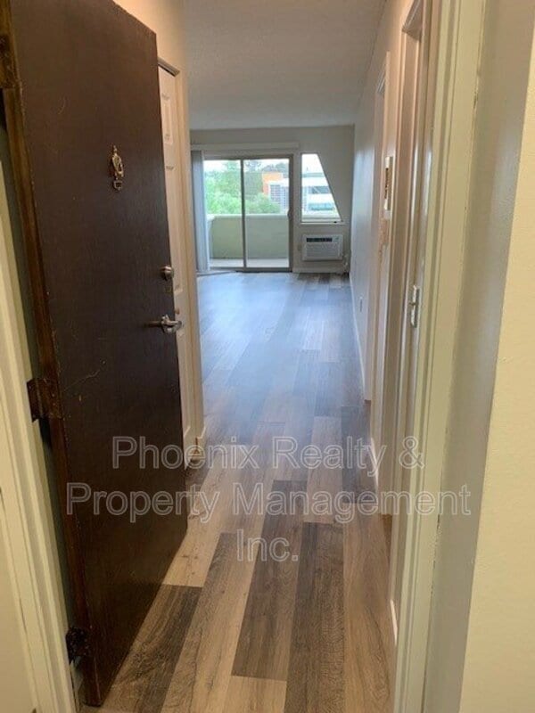 Building Photo - 3150 Iris Ave