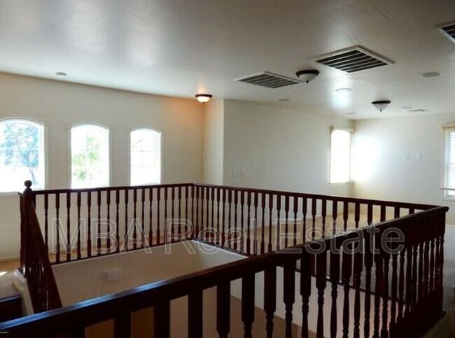 Building Photo - 5316 S 23rd Way