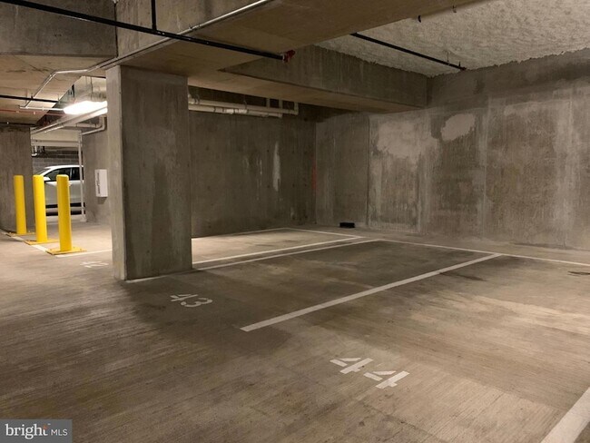 Building Photo - 4915 Hampden Ln