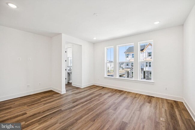 Building Photo - 4610 Pacific Elm St