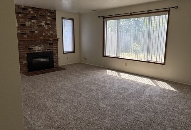 Building Photo - 3Bd/2Ba Single Story House - Available to View!
