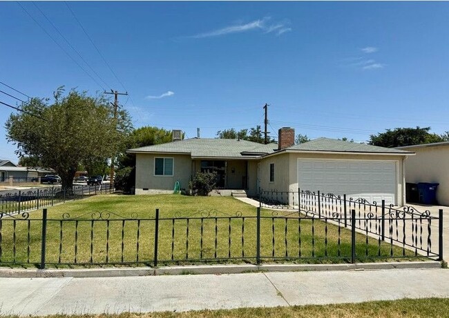 Primary Photo - 1445 W Jackman St