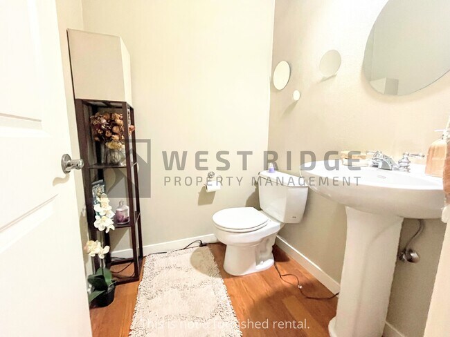 Building Photo - 14037 SW Walnut Creek Way