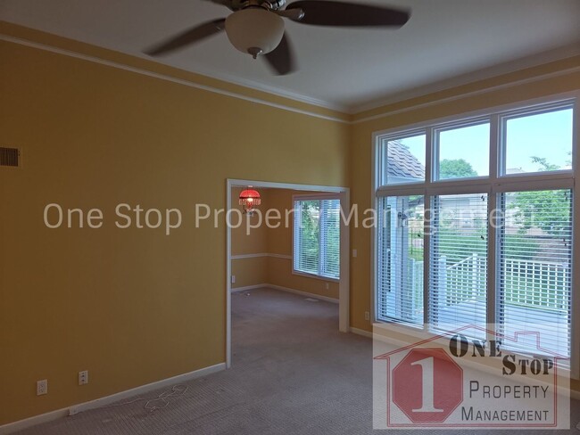 Building Photo - Beautiful 2 bedroom, 3 bathroom Villa in Overland Park!
