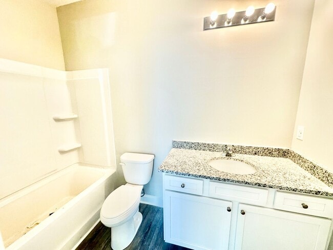 Building Photo - 416 S Confederate Ave