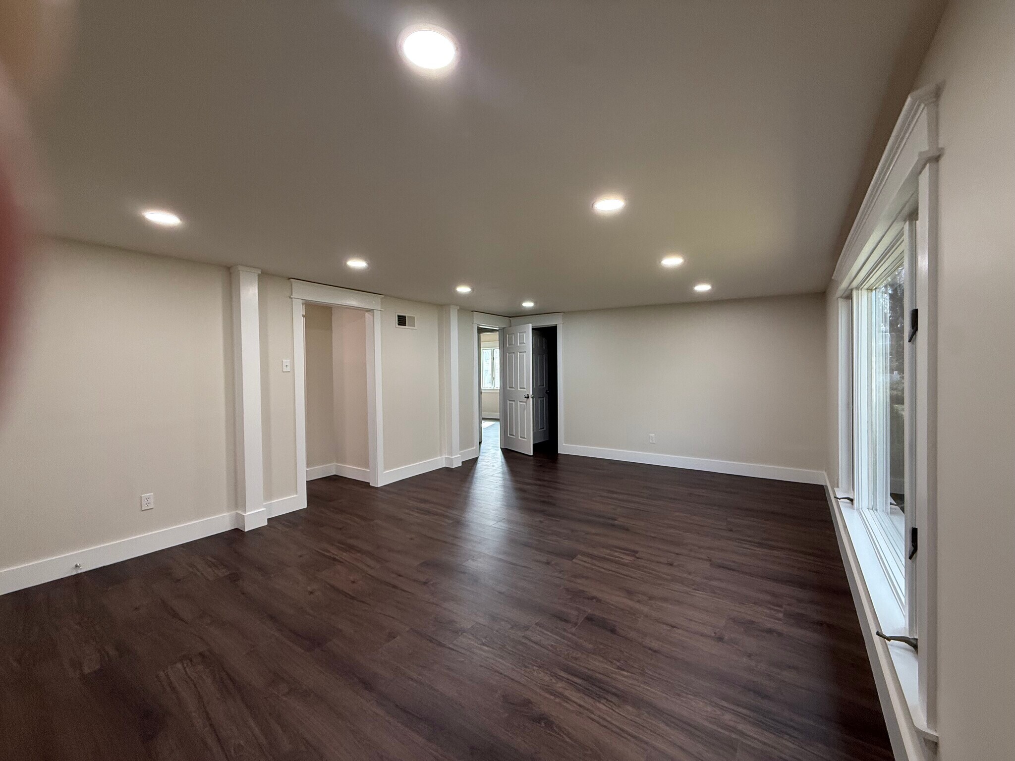 Building Photo - 705 Saint Paul Ln