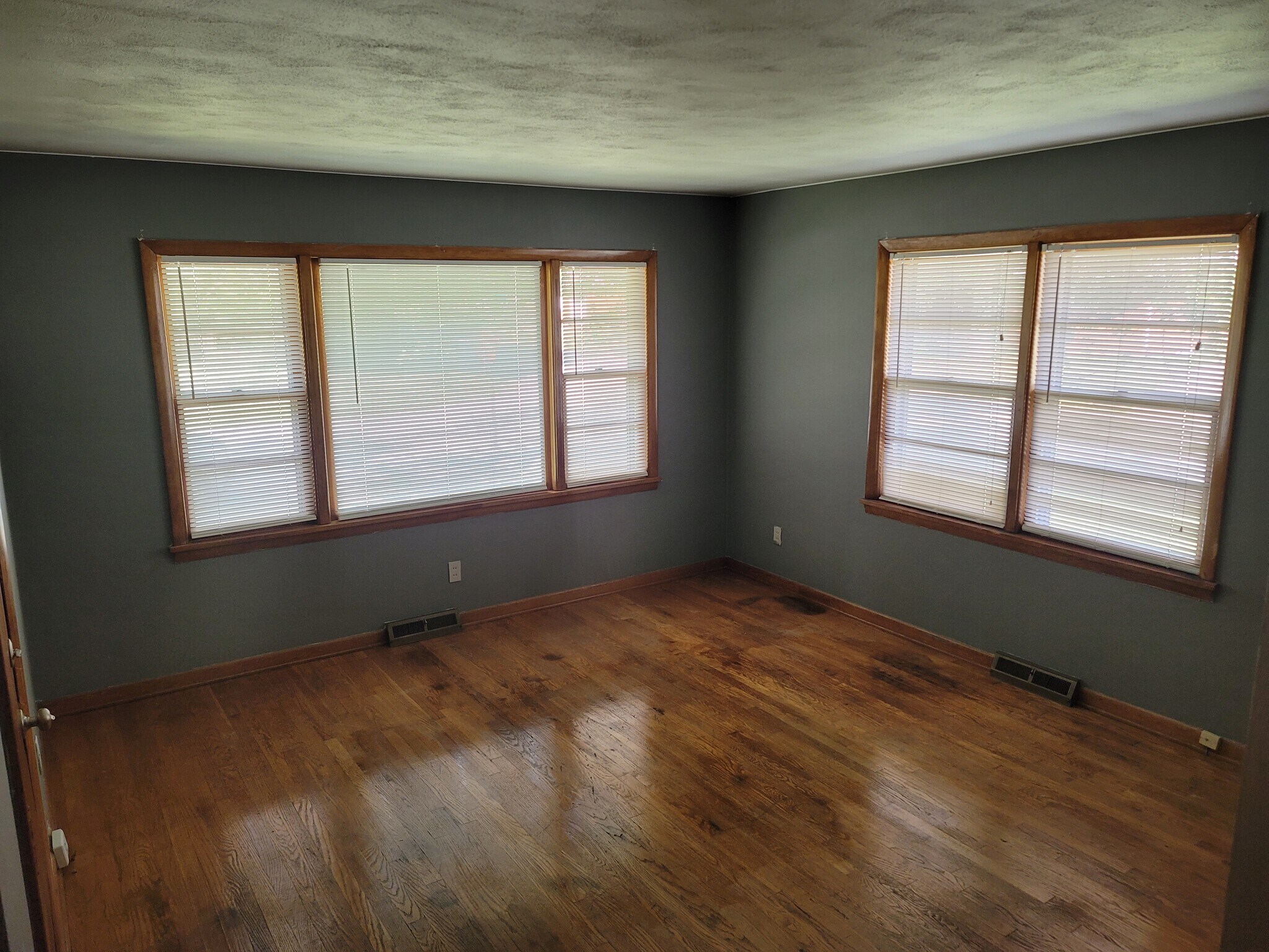 Building Photo - 1127 Aebersold Dr