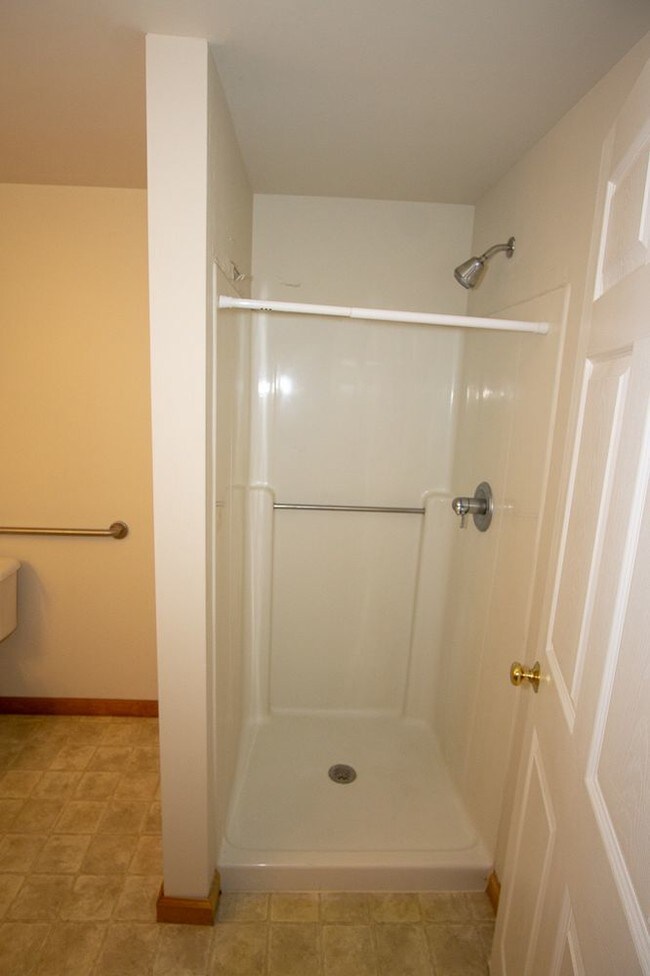 Building Photo - 12 Gas Plant Road Unit 6