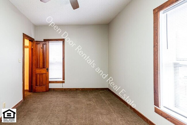 Building Photo - 112 W 2nd St