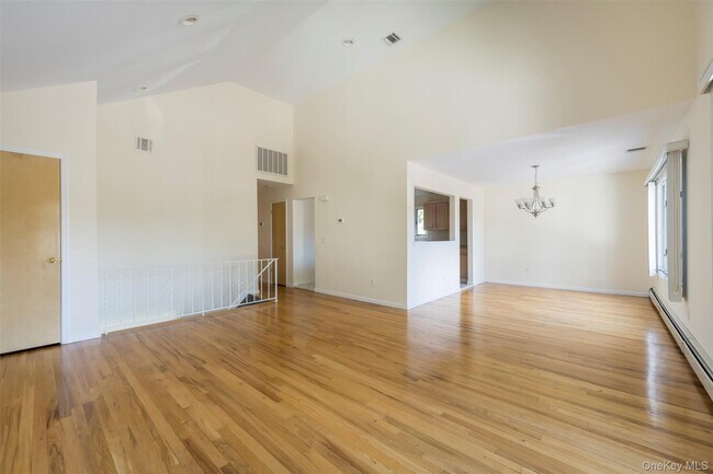 Building Photo - 11 7th St