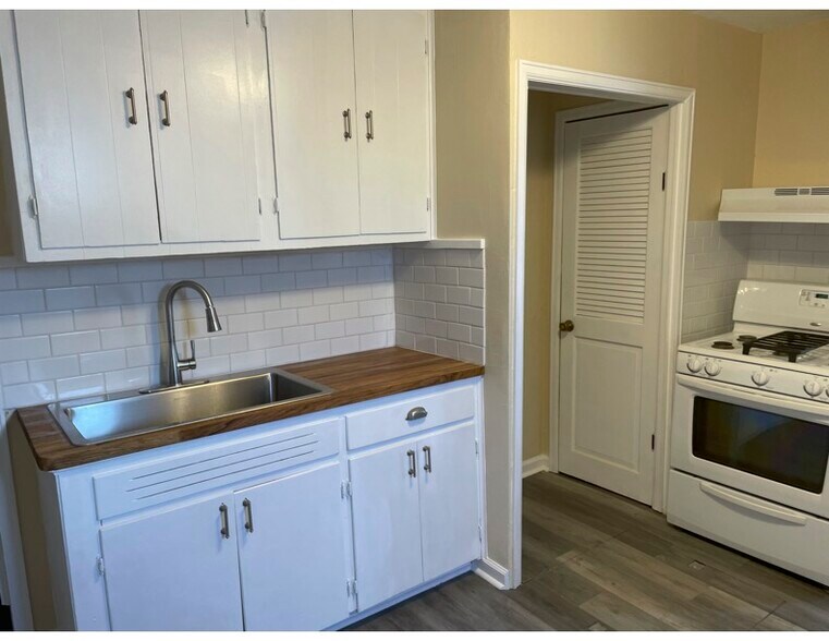 Kitchen - 521 E 3rd St