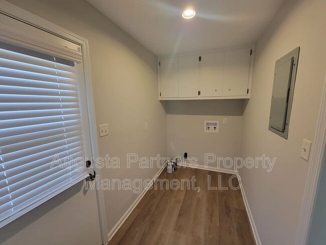Building Photo - 165 Ashley Cir