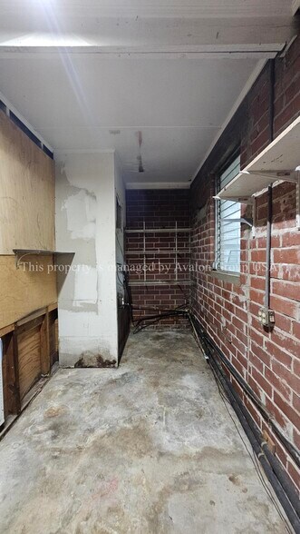 Building Photo - 2052 Lake Weir Ave