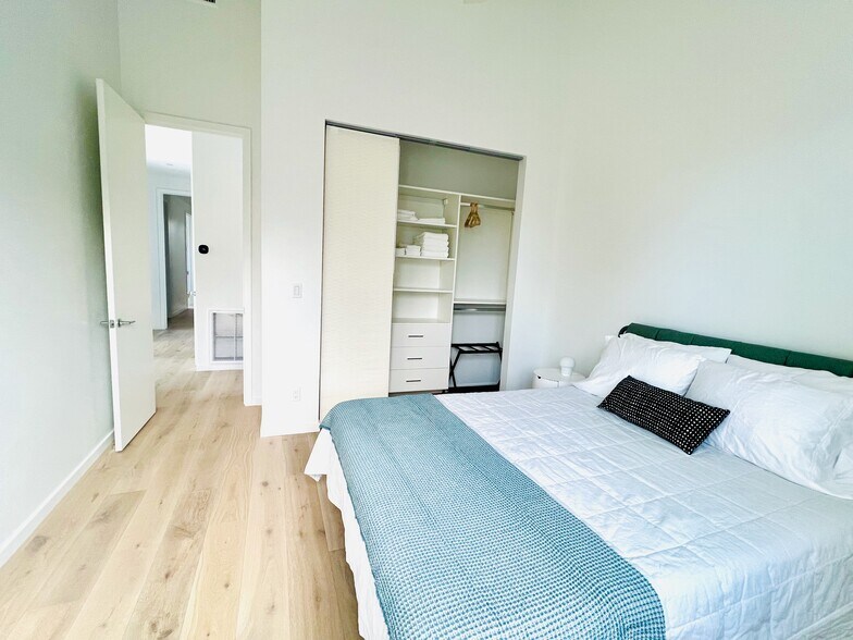 Building Photo - 112 Grandview St