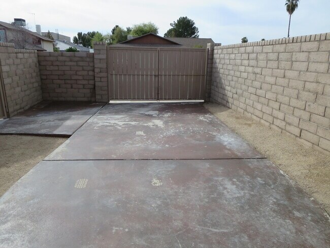 Building Photo - 6917 W Cholla St