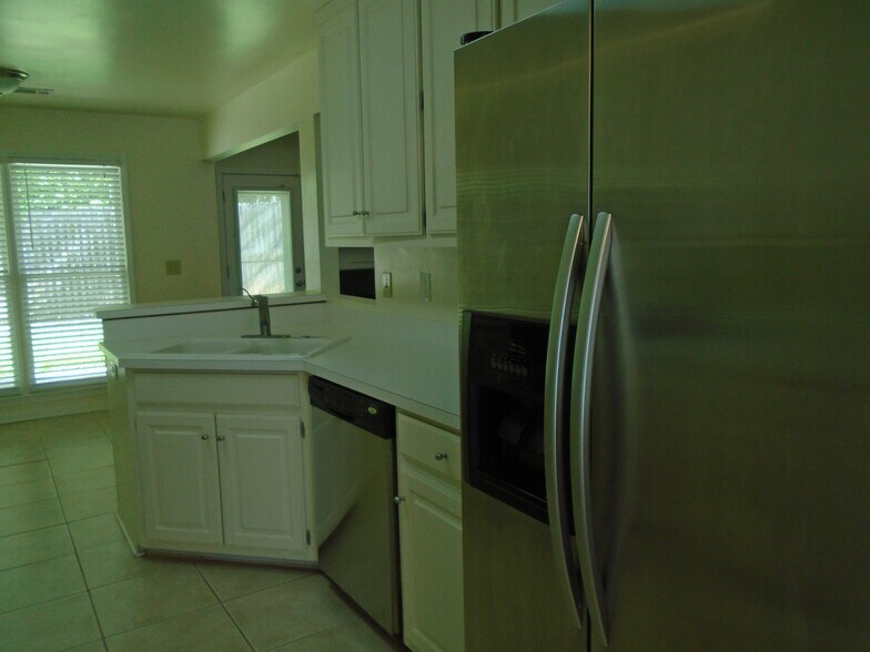 Building Photo - 3980 Brockett Walk