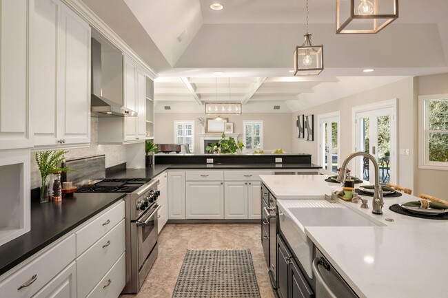 Building Photo - 5bd/3.5ba Duvall Home