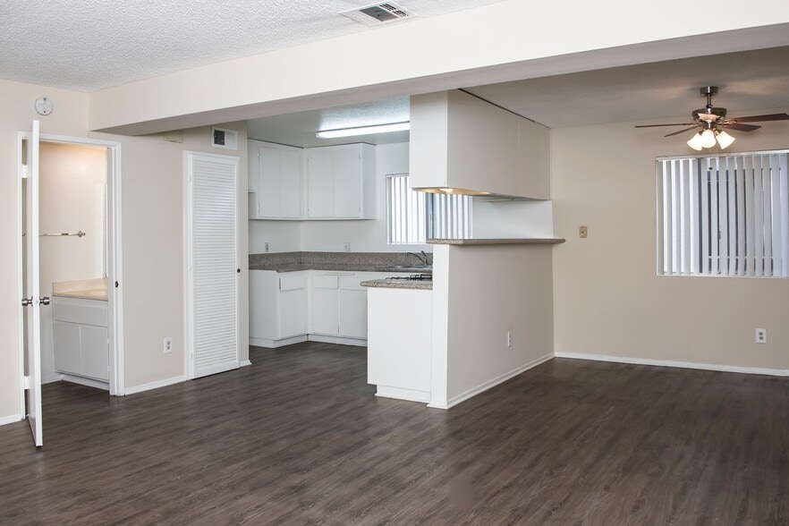 Building Photo - 1351 Elm Ave