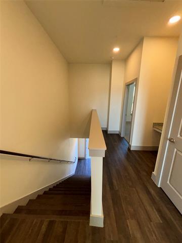 Building Photo - 2036 Oak Grove Ln