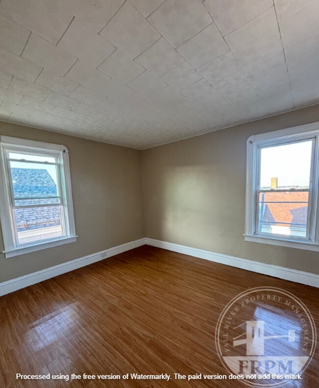 Building Photo - 528 4th St