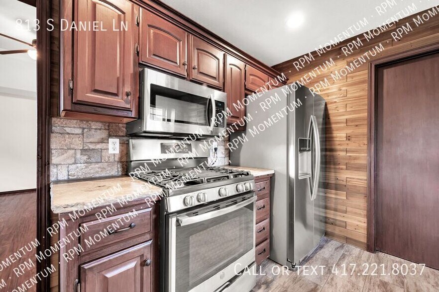 Building Photo - 813 Daniel Ln