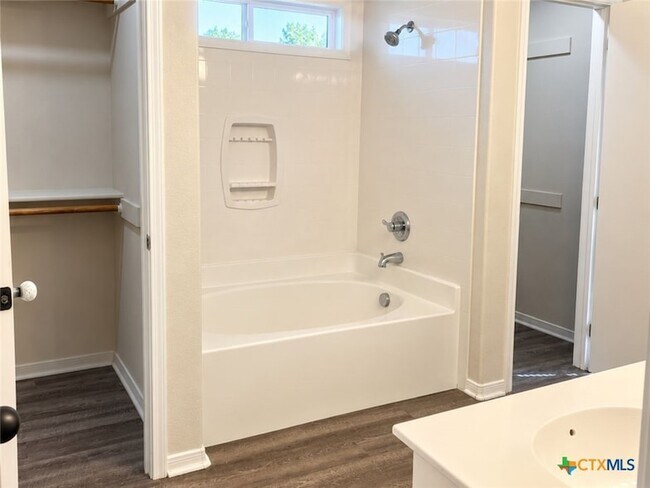 Building Photo - 3610 Del Mar Ct