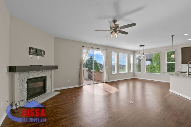 Building Photo - Beautiful home with 5 bedrooms, 4 bathroom...