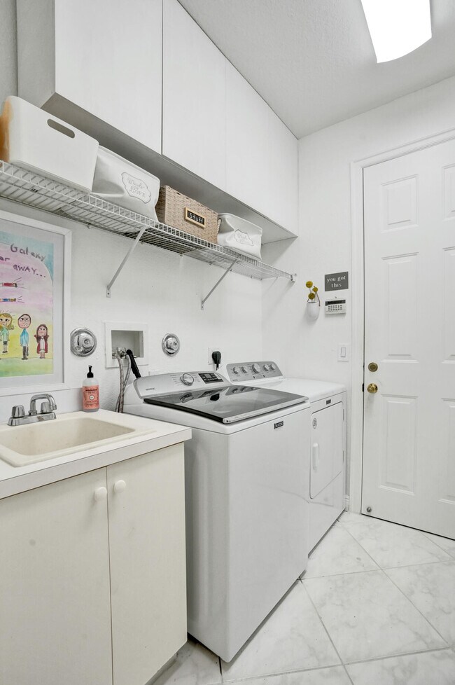 Building Photo - 11515 NW 75th Manor