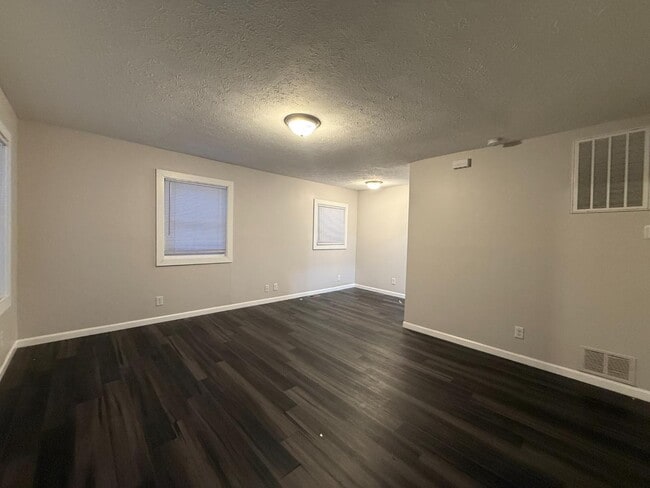 Building Photo - 4012 E 30th St