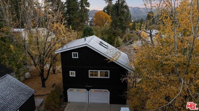 Building Photo - 993 Cameron Dr