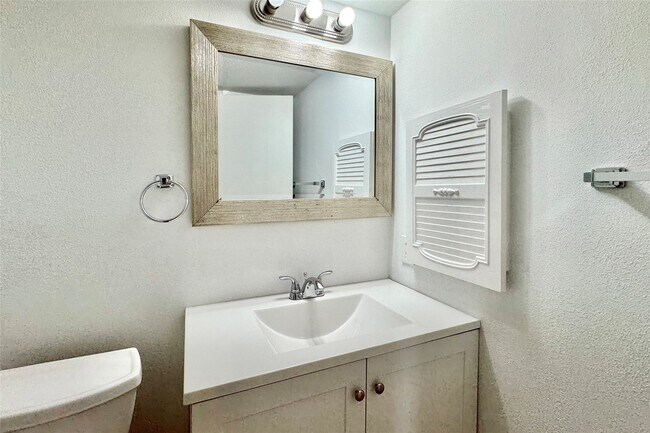 Building Photo - 3075 Walnut Bend Ln