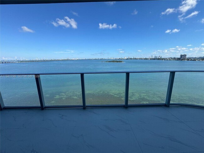 Building Photo - 700 NE 24th St