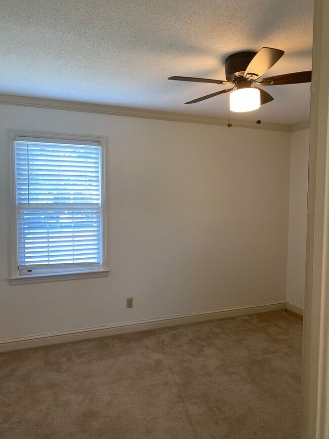 Building Photo - 2bd/1ba Condo Located  in Forest Acres
