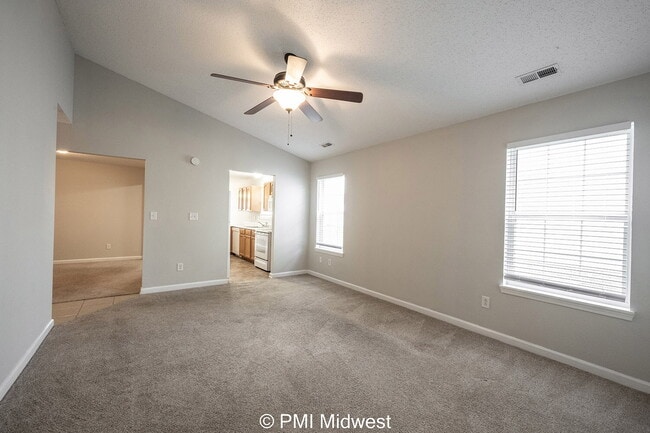 Building Photo - "Charming 3-Bedroom Home with 2 Full Baths...