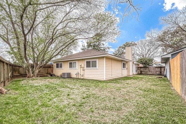 Building Photo - 9247 Autumnsong Dr