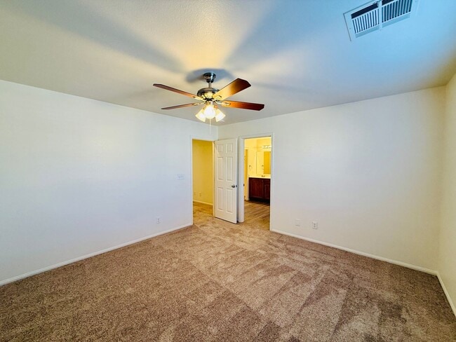 Building Photo - Charming Home in Henderson!