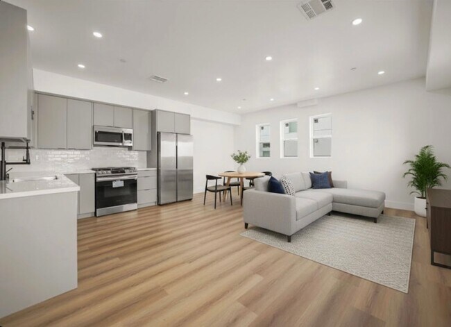 Building Photo - 910 N Hudson Ave