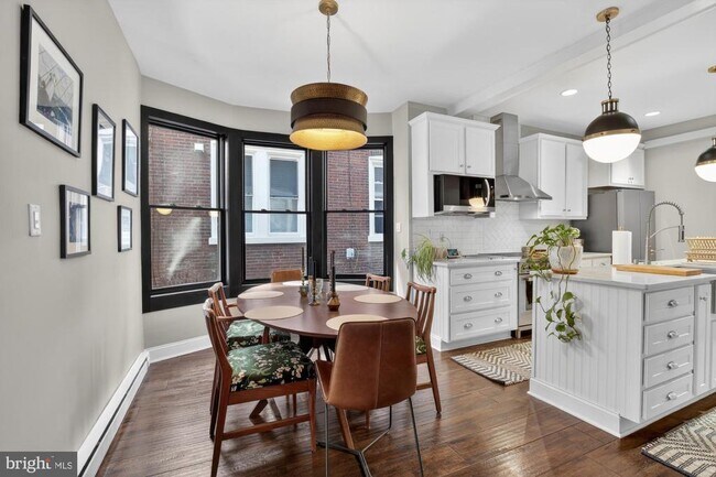 Building Photo - 4315 Lauriston St