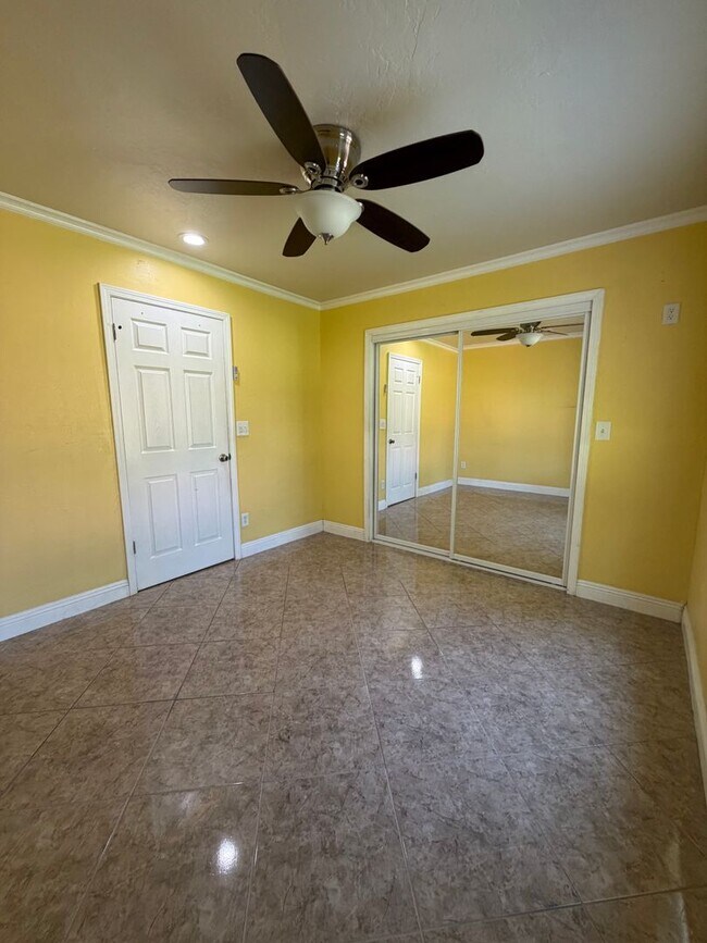 Building Photo - 6253 E Hampton Way