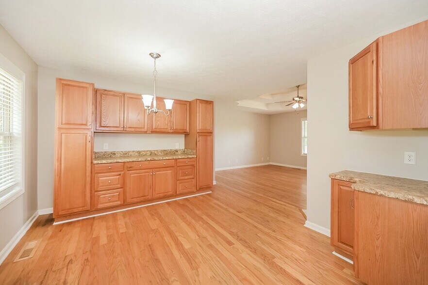 Building Photo - 165 Brookview Cir