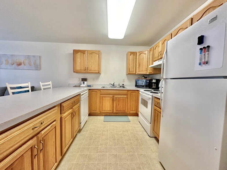 Building Photo - 150 Sater St