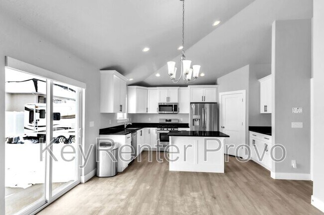 Building Photo - 1226 N 150 E