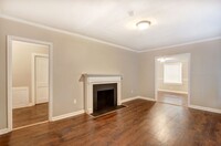 Building Photo - Large Downtown 2BR/1BA House For Rent