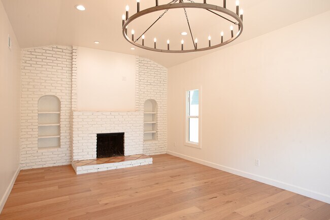 Building Photo - 157 N Vista St