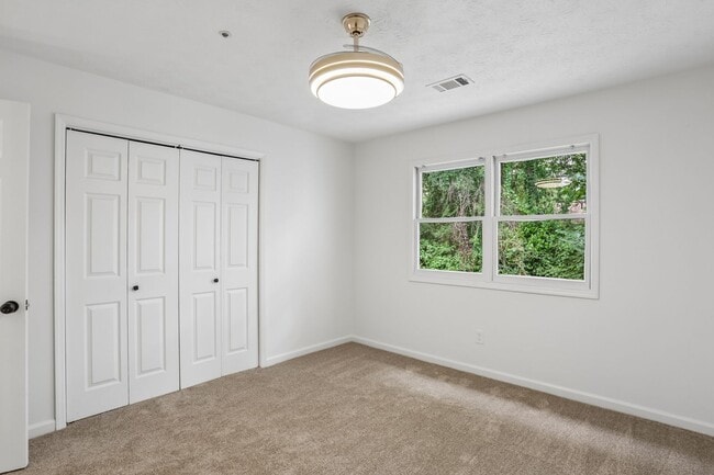 Building Photo - Bright and Gorgeous - Updated 3BR/2BA Townhome!