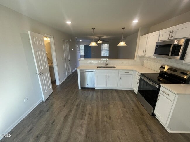 Building Photo - 1003 Peony Ln